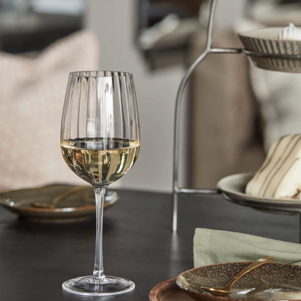 Rill Clear Wine Glass