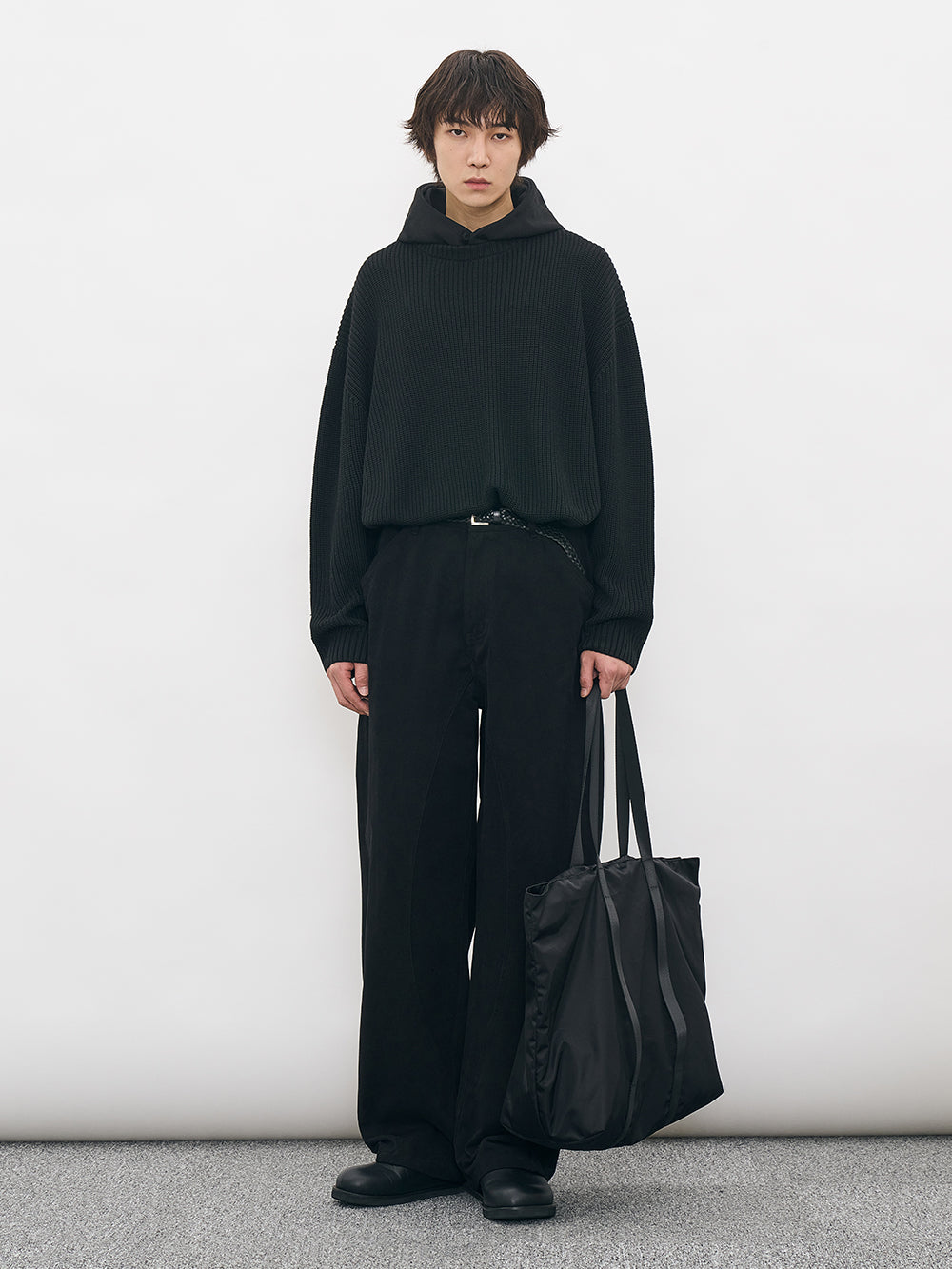 Curved Section Wide Chino Pants in Black