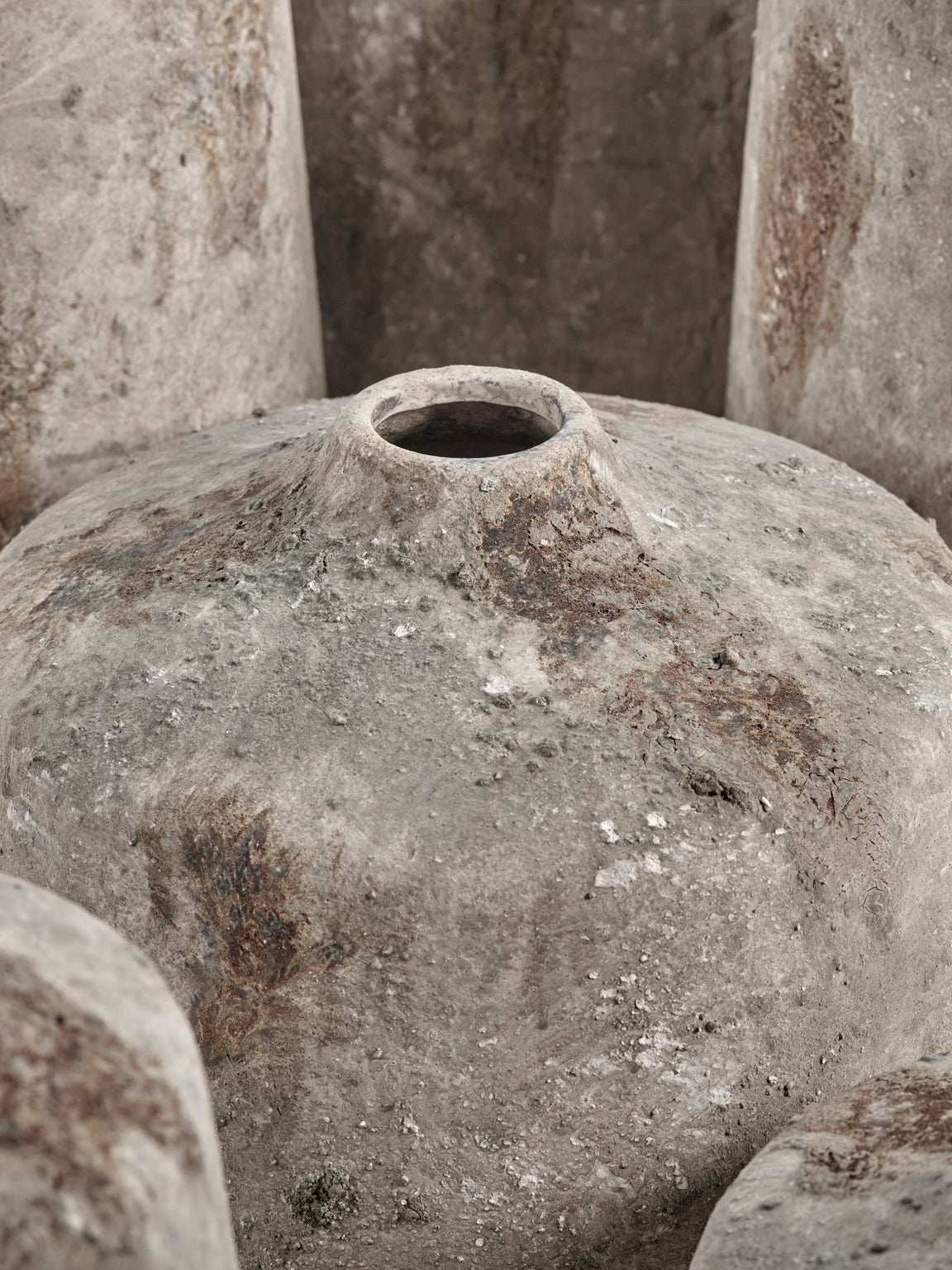 Sand Rustic Short Vase in Large