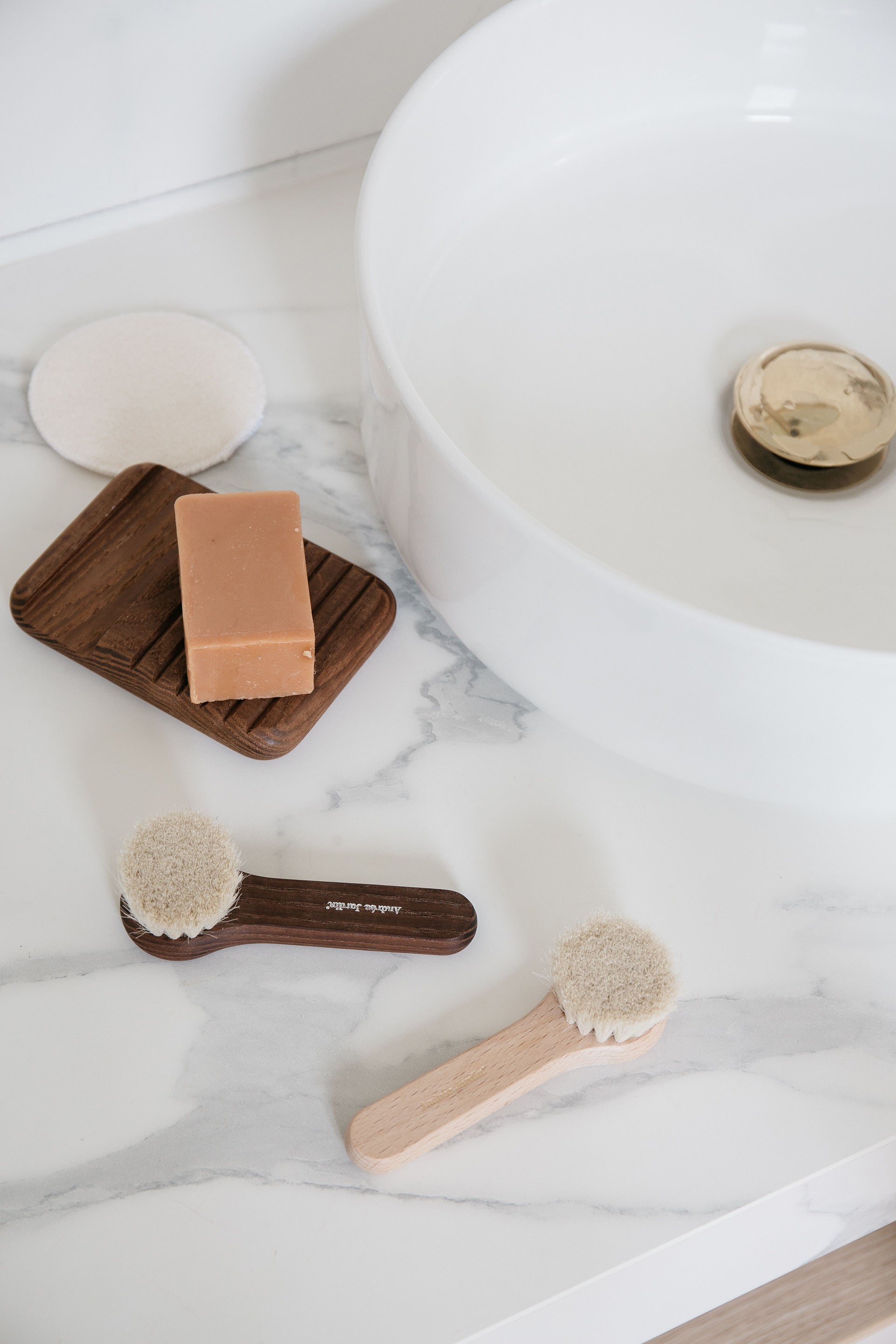 Face Cleansing Brush Made of Beechwood