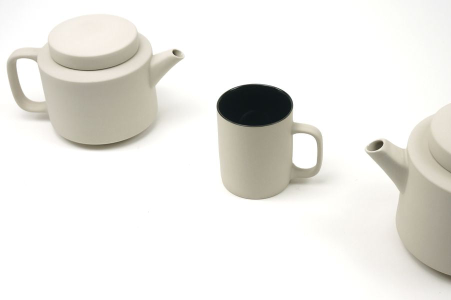 Matte White Teapot with Mat Lid in Large (950ml)